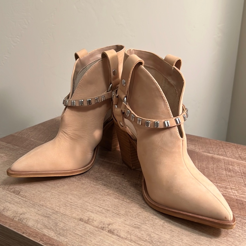 Chinese Laundry heel boots. New with out the box. Fit like a 6.5